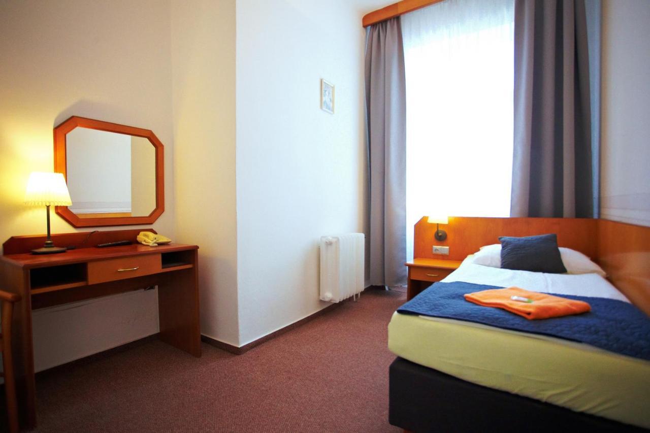 Wellness Hotel Central Klatovy Exterior foto