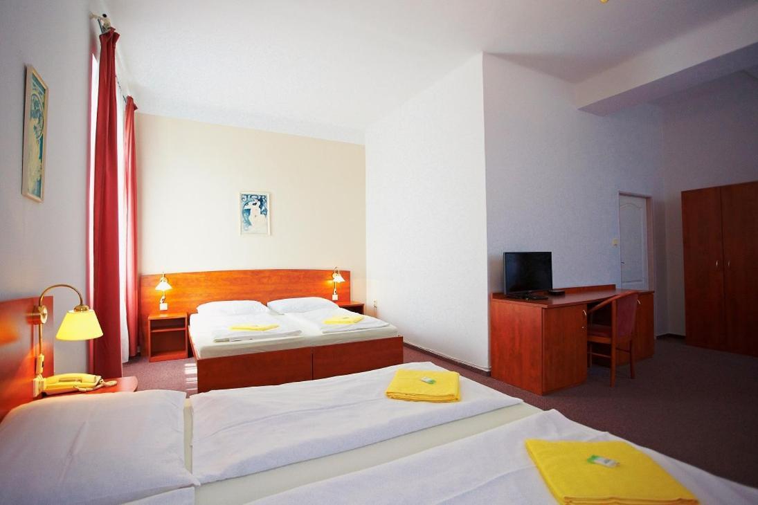 Wellness Hotel Central Klatovy Exterior foto